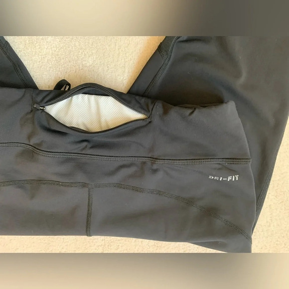 NIKE Dri-Fit Cropped Athletic cropped pants/ leggings. 
Leggings, size M vvv - Picture 8 of 15